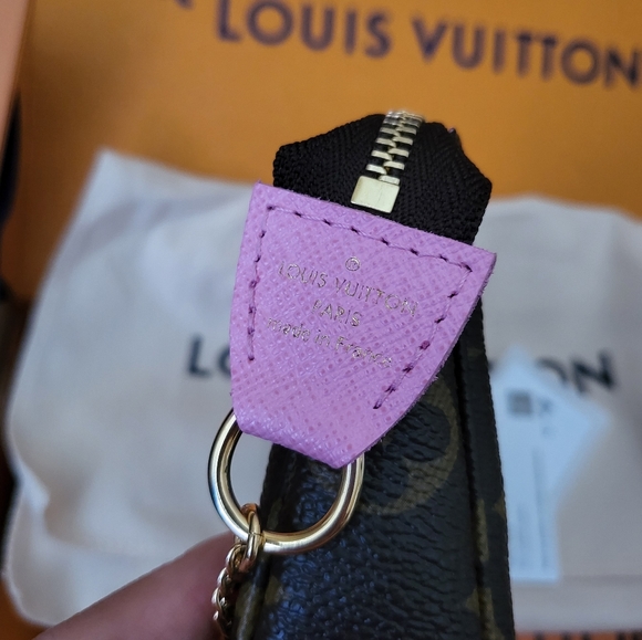 NEW 2022 authentic Louis Vuitton Xmas animation limited edition mini pochette - Picture 7 of 14